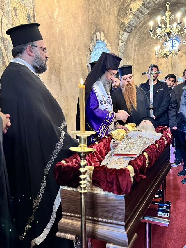 Η εξόδιος ακολουθία του μακαριστού πρωτοπρεσβύτερου Ιωάννου Λελεδάκη