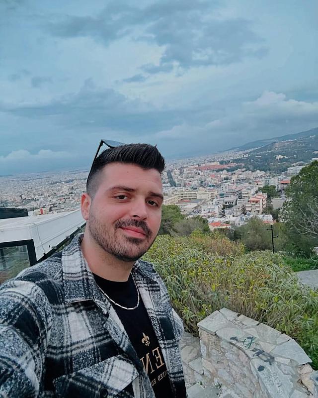 νεαρός