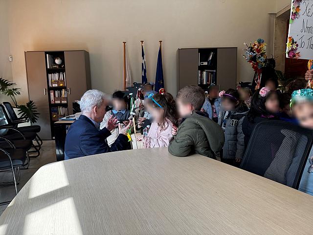 ΧΕΛΙΔΟΝΙΣΜΑΤΑ ΣΤΟΝ ΚΑΛΟΚΑΙΡΙΝΟ