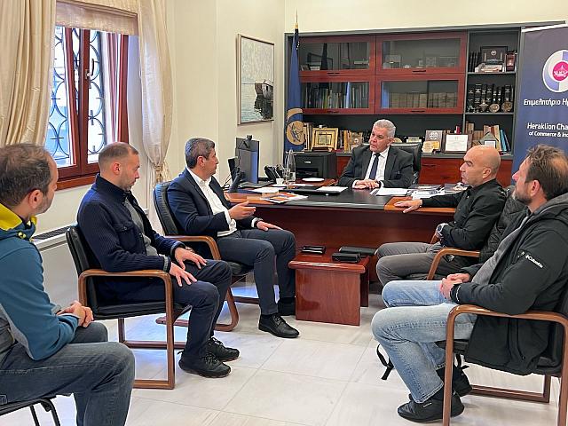 ΚΑΡΚΑΝΑΚΗΣ ΜΕ ΕΚΠΡΟΣΩΠΟΥΣ ΟΡΓΑΝΩΜΕΝΩΝ