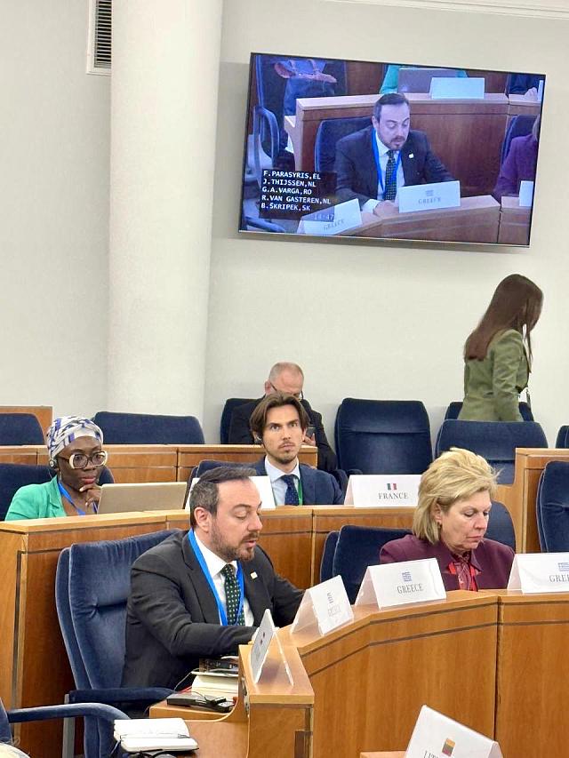 ΠΑΡΑΣΥΡΗΣ ΣΤΗ ΒΑΡΣΟΒΙΑ