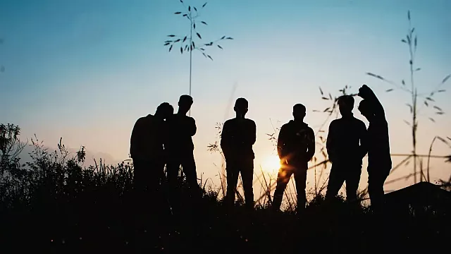 νέοι, παρέα