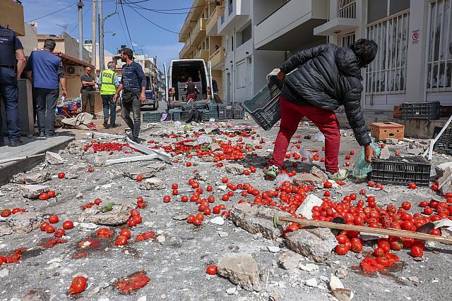 πτωση μπαλκονιου καμινια 