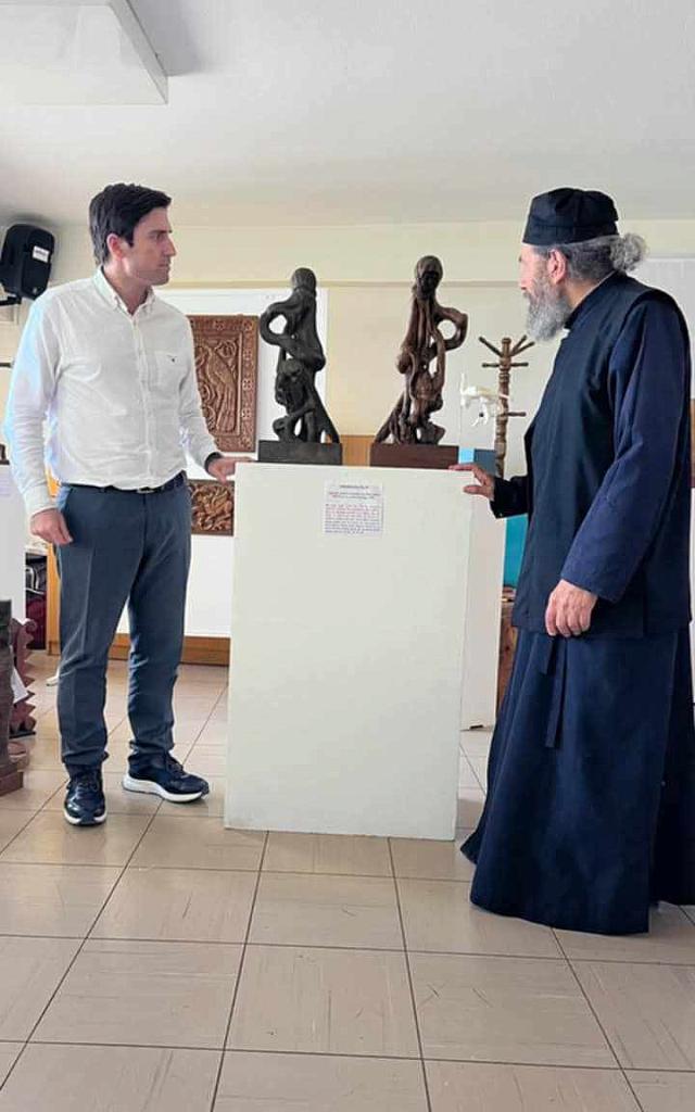 παπα μανώλης έκθεση