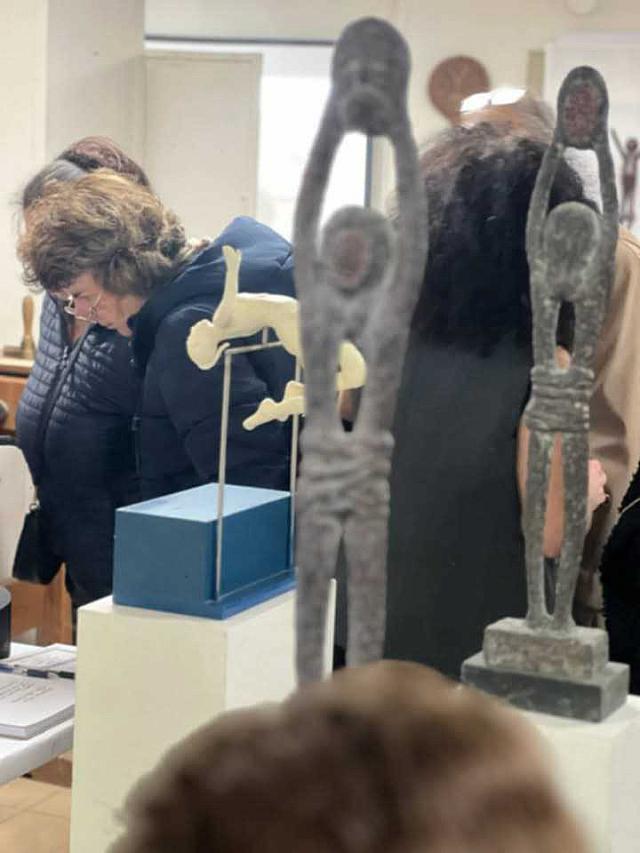 παπα μανώλης έκθεση