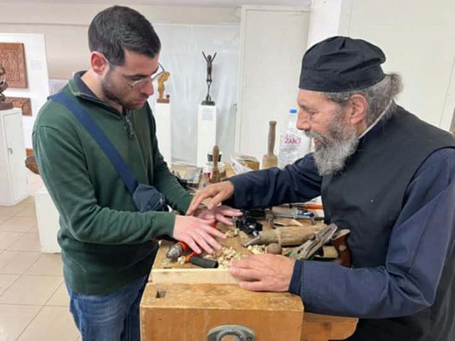 παπα μανώλης έκθεση