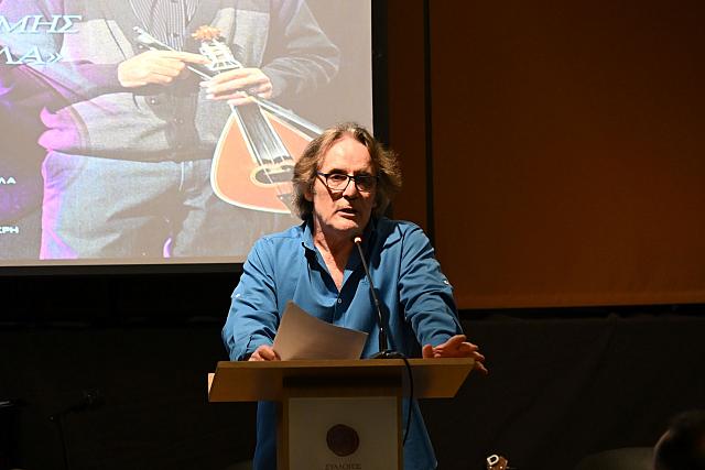 Βασίλης Σκουλάς