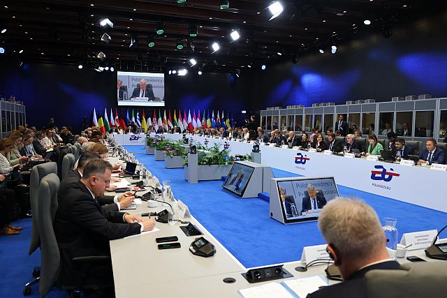 τσιαρας βαρσοβια