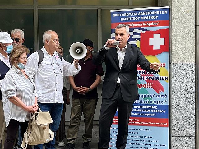 χάρης μαμουλάκης