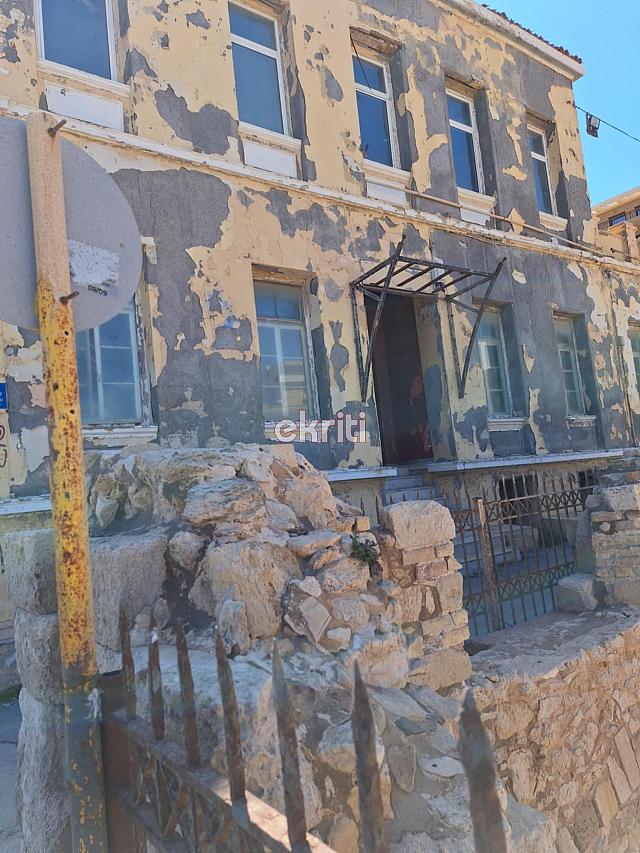 κτίριο παραλιακή