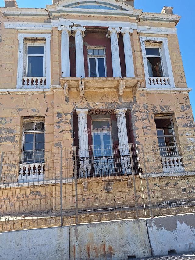 κτίριο παραλιακή