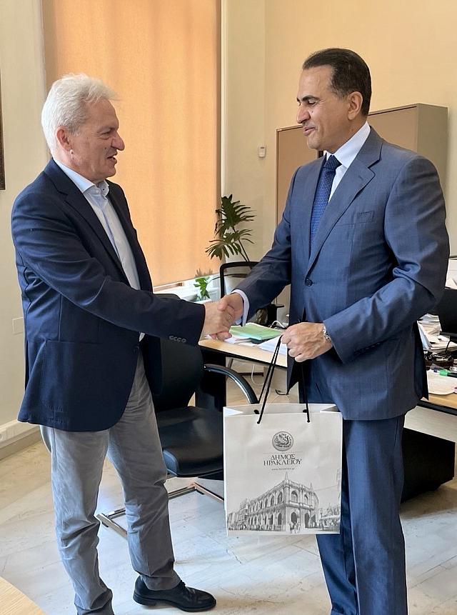 Ο Αλέξης Καλοκαιρινός με τον Πρέσβη του Κατάρ 