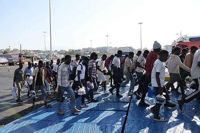 αναχώρηση μεταναστών από Ηράκλειο