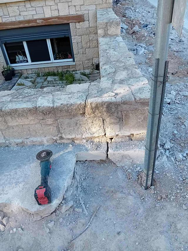 ΑΝΔΡΕΑ ΝΑΘΕΝΑ ΕΡΓΑΣΙΕς