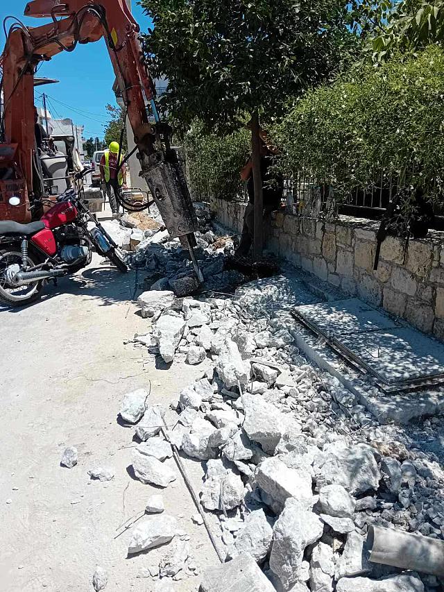 ΑΝΔΡΕΑ ΝΑΘΕΝΑ ΕΡΓΑΣΙΕς