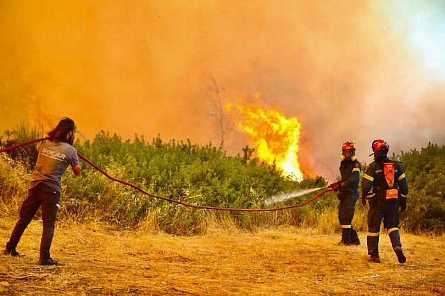 Κρήτη: Ανετράπη το αυτοκίνητο των κοριτσιών και προσέκρουσε σε σταθμευμένο ΙΧ