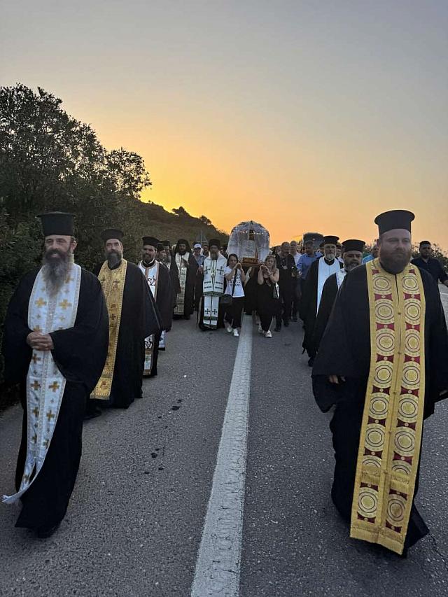 Λιτανευτική κάθοδος της Παναγίας Χαρακιανής