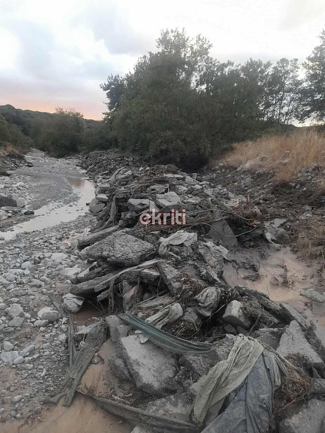 έμπαρος μπάζα