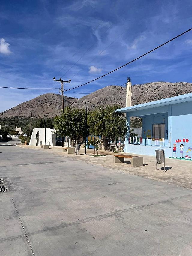 Πλατεία Εμπάρου