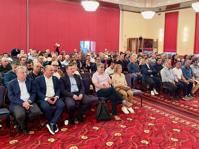 ΑΡΝΑΟΥΤΑΚΗΣ ΔΙΕΥΘΥΝΤΕΣ ΞΕΝΟΔΟΧΕΙΩΝ