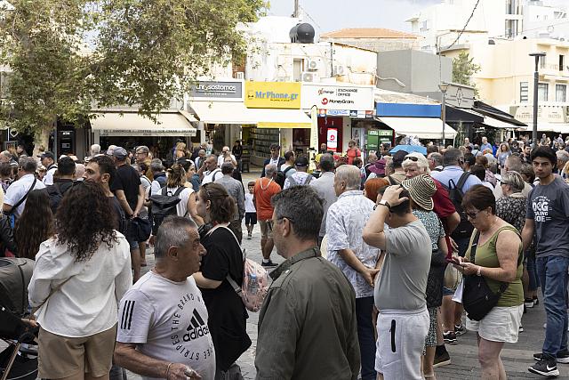 τουρίστες - βροχή 