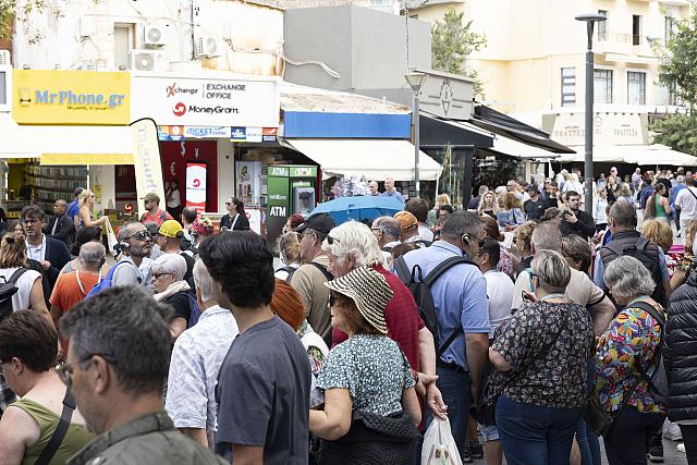 τουρίστες - βροχή 