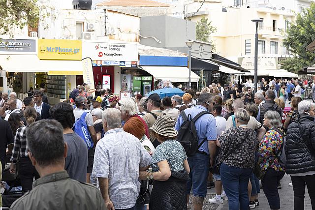 τουρίστες - βροχή 