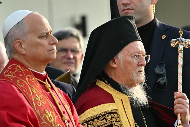 Η ιστορική επίσκεψη του Οικουμενικού Πατριάρχη με τον Πάπα Λέοντα