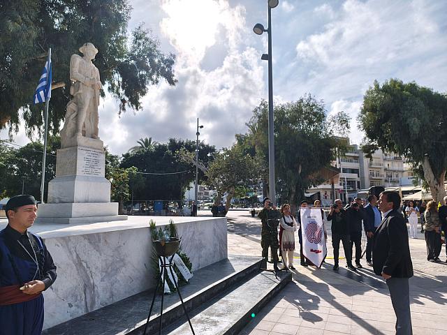 Με επιμνημόσυνη δέηση και κατάθεση στεφάνων στο άγαλμα του Άγνωστου Στρατιώτη