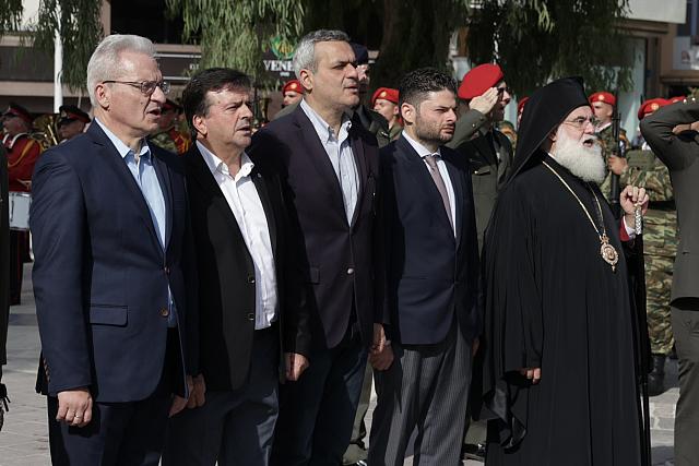 Με επιμνημόσυνη δέηση και κατάθεση στεφάνων στο άγαλμα του Άγνωστου Στρατιώτη