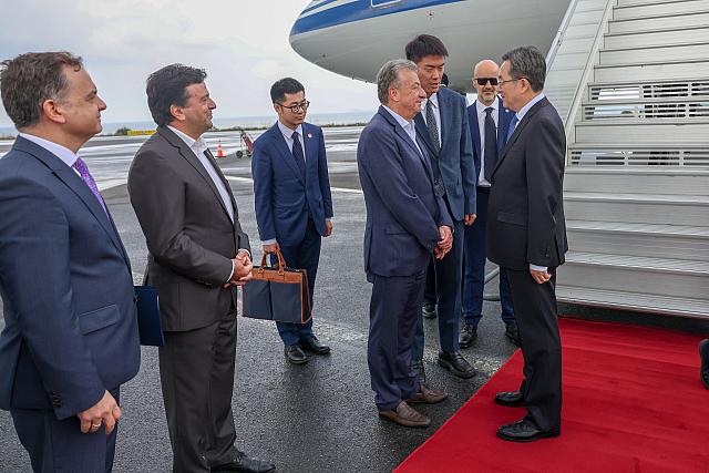 αρναουτάκης Ding Xuexian