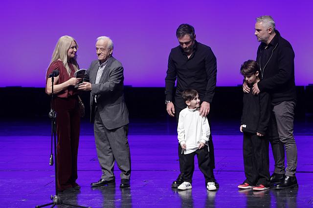 ΚΑΤΕΡΙΝΑ ΓΚΕΡΑΡΝΤ ΚΑΖΑΝΑΚΗΣ