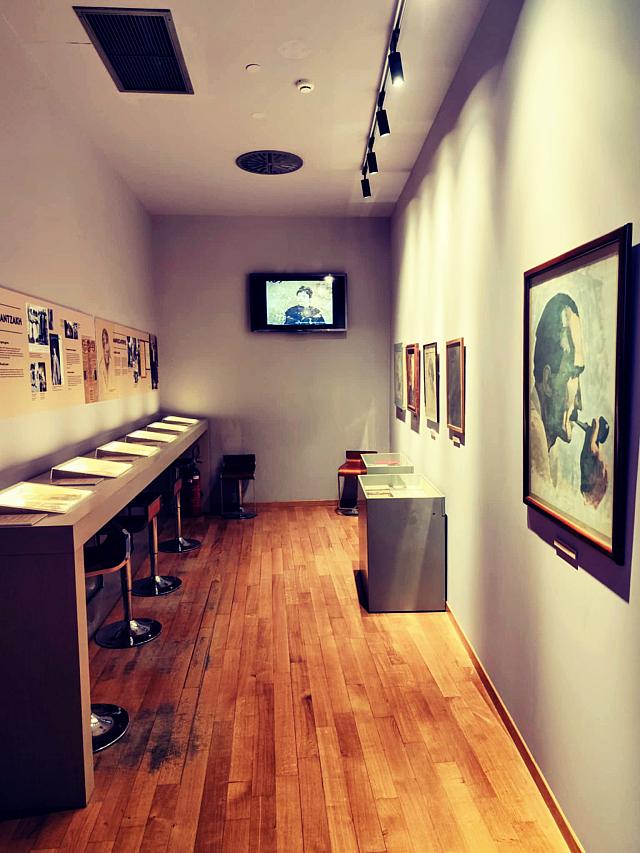 εκθεση ελλη αλεξιου