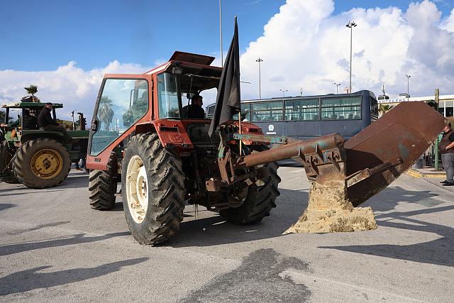 αγρότες αεροδρόμιο ηρακλείου δεκέμβριος 2025
