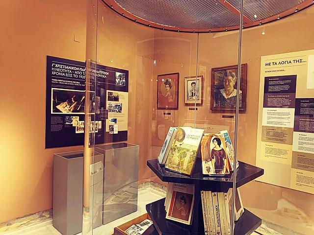 εκθεση ελλη αλεξιου