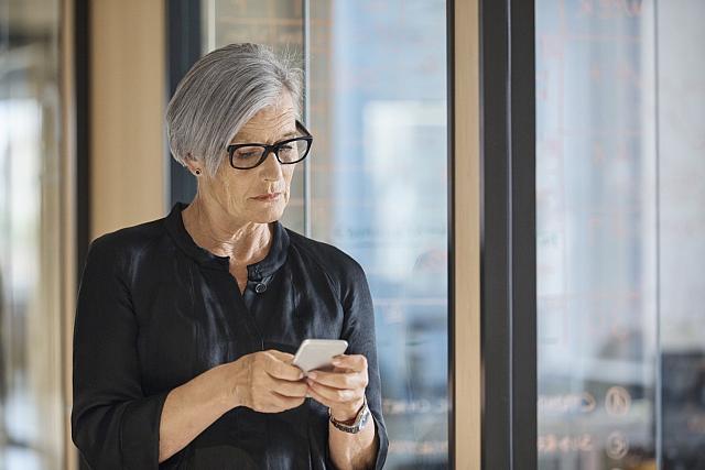 ηλικιωμενοι και κινητα