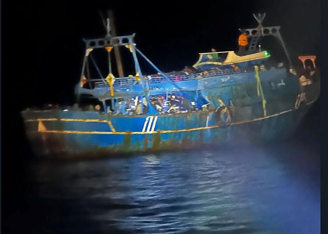 545 μετανάστες