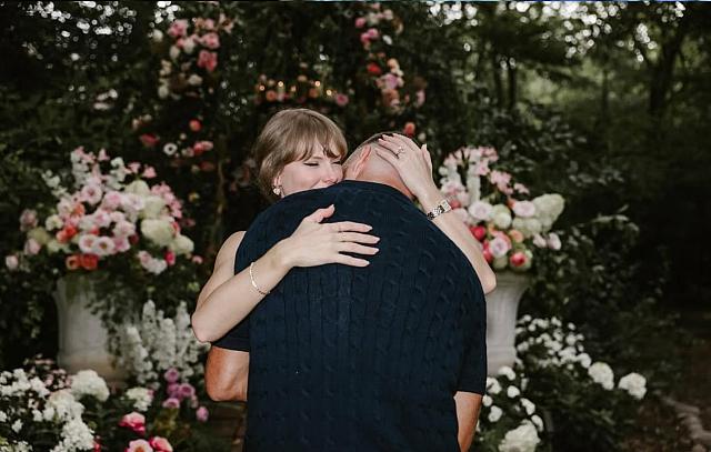 Τέιλορ Σουίφτ και Τράβις Κέλσι 