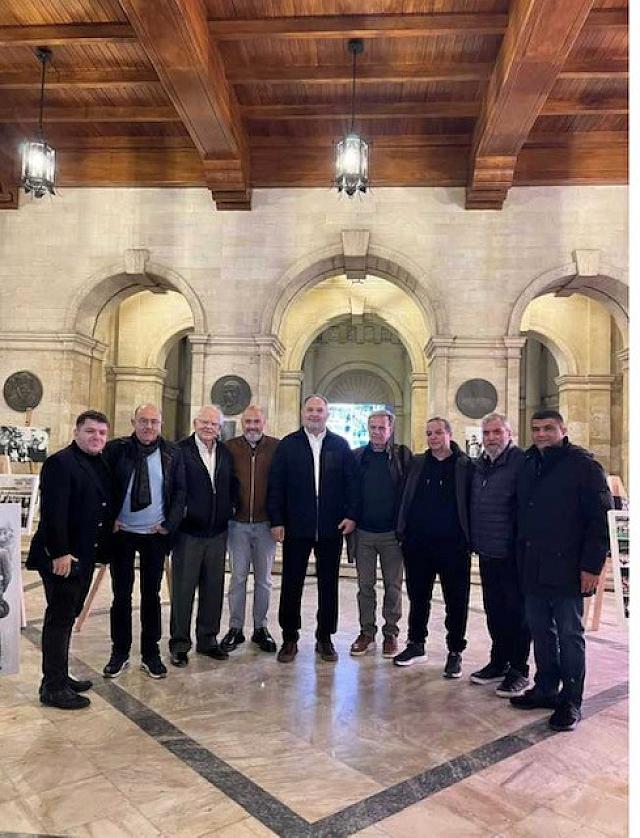 ΚΥΡΑΚΗς ΟΦΗΟ