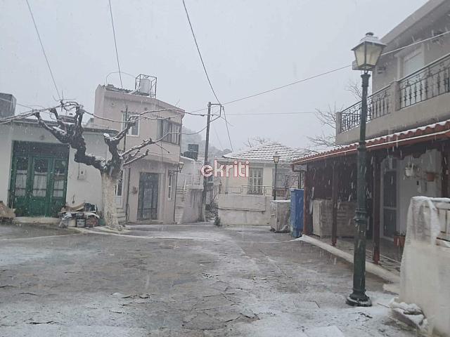 ΧΙΟΝΙ ΚΑΜΙΝΑΚΙ