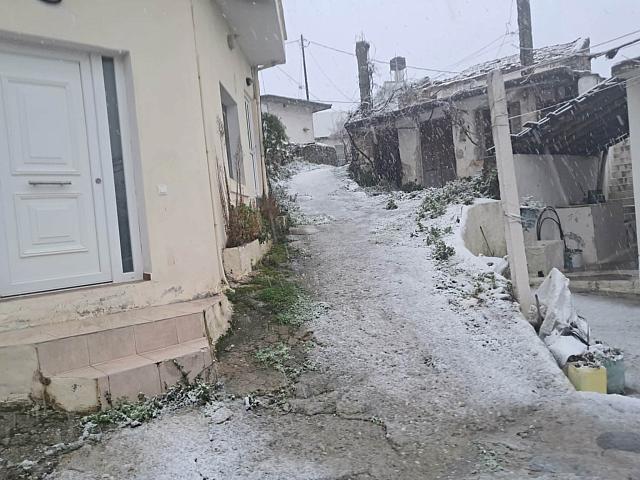 ΧΙΟΝΙ ΚΑΜΙΝΑΚΙ