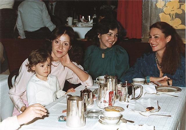  Βίκυ Λέανδρος 