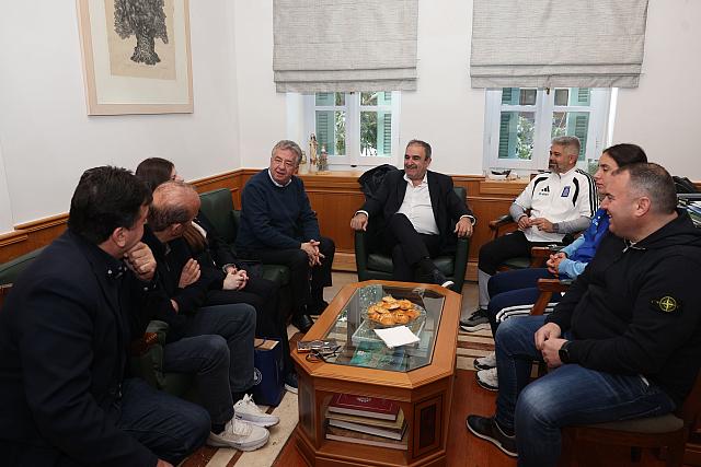 ΑΡΝΑΟΥΤΑΚΗΣ  ΕΘΝΙΚΗ ΓΥΝΑΙΚΩΝ