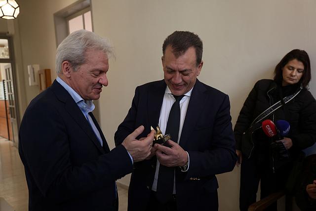 Βρούτσης - Λοτζια