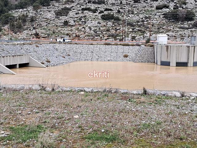 Πλημμυρικά νερά