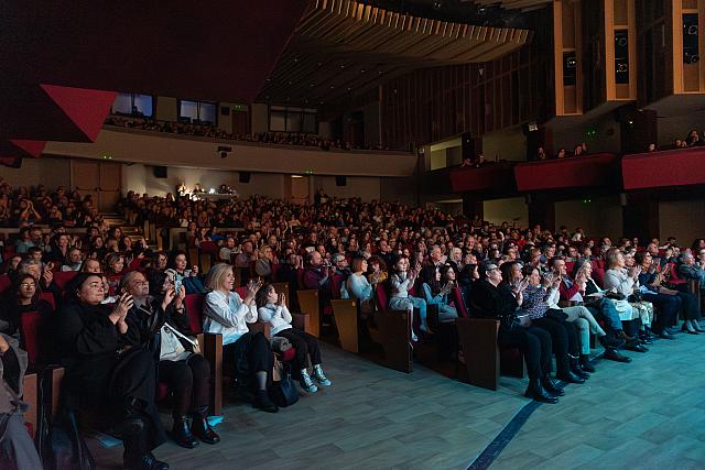 ΛΥΡΙΚΗ ΣΚΗΝΗ
