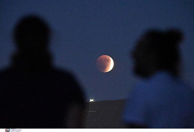 ματωμένο φεγγάρι