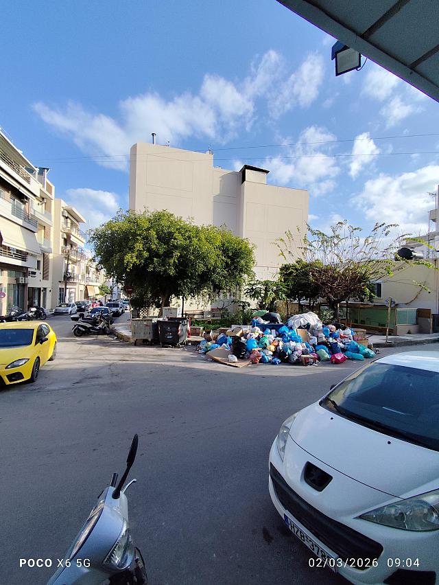 σκουπίδια θενών και αυλώνος