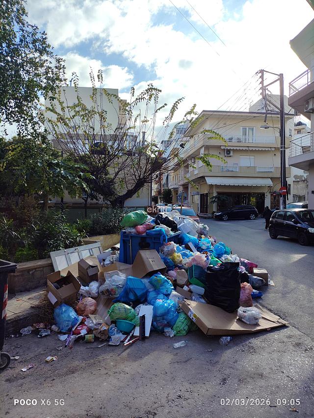 σκουπίδια θενών και αυλώνος