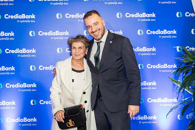Ο κ. Δραμουντάνης, Επικεφαλής Δικτύου Περιφέρειας Κρήτης CrediaBank με την κυρία Μαρκογιαννάκη (από την εταιρεία Μαρκογιαννάκη Μ.& Σια Ο.Ε.)